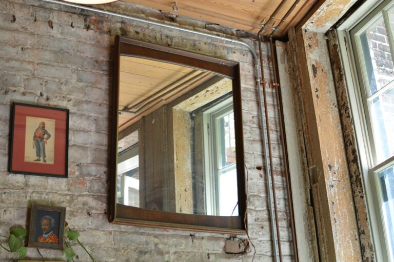 Transform Your Space with Classic Vintage Decor Items